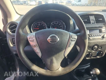 2015 Nissan Versa SV - miniatura 10