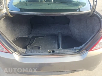 2015 Nissan Versa SV - miniatura 16