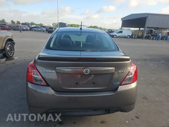 2015 Nissan Versa SV - miniatura 5