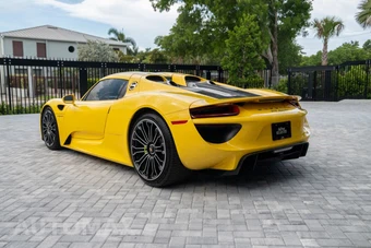 2015 Porsche 918 Spyder - miniatura 12