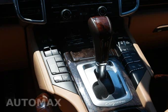 2015 Porsche Cayenne S - miniatura 24