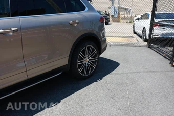 2015 Porsche Cayenne S - miniatura 5