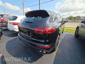 2015 Porsche Cayenne S – miniatura 3
