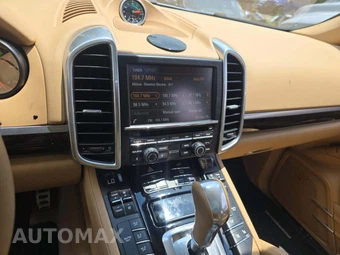 2015 Porsche Cayenne S – miniatura 10