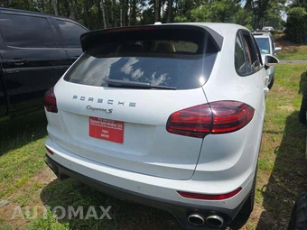 2015 Porsche Cayenne S – miniatura 3