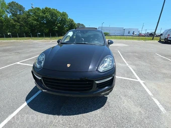 2015 Porsche Cayenne Turbo – miniatura 2