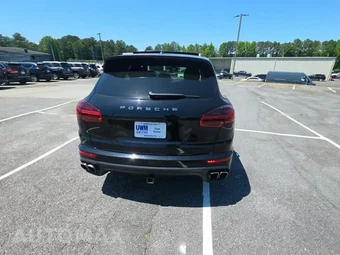 2015 Porsche Cayenne Turbo – miniatura 4