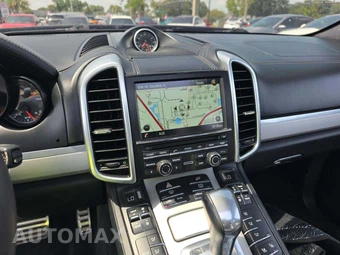 2015 Porsche Cayenne Turbo – miniatura 10