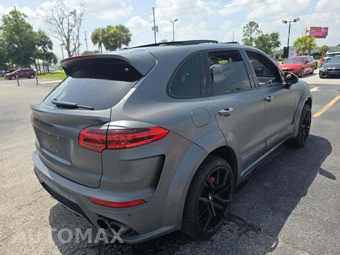2015 Porsche Cayenne Turbo – miniatura 3