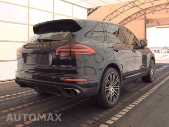 2015 Porsche Cayenne Turbo – miniatura 4
