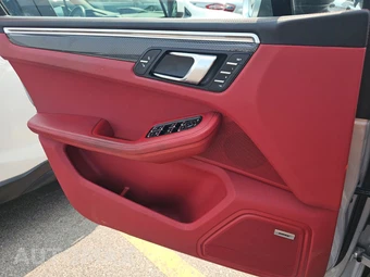 2015 Porsche Macan Turbo – miniatura 9
