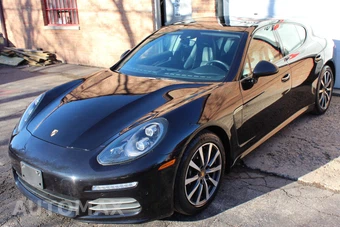 2015 Porsche Panamera 4 - miniatura 3