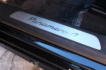 2015 Porsche Panamera 4 - miniatura 30