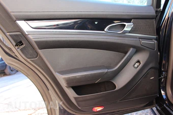 2015 Porsche Panamera 4 - miniatura 37