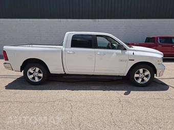 2015 Ram 1500 Big Horn Crew Cab Medium Bed - miniatura 4