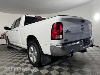2015 Ram 1500 Big Horn Crew Cab Medium Bed - miniatura 24