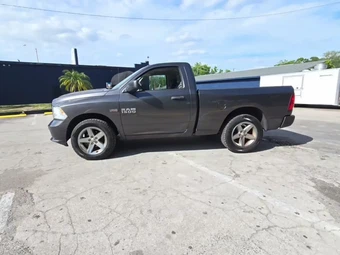 2015 Ram 1500 Express Regular Cab Medium Bed – miniatura 3