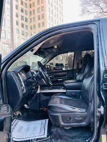 2015 Ram 1500 Laramie Crew Cab Extra Short Bed - miniatura 8