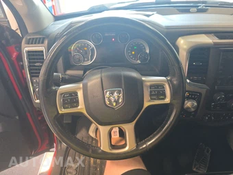2015 Ram 1500 Laramie Crew Cab Medium Bed – miniatura 10