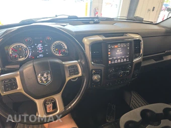 2015 Ram 1500 Laramie Crew Cab Medium Bed – miniatura 11