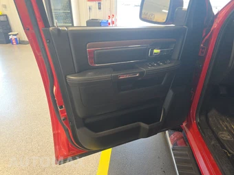 2015 Ram 1500 Laramie Crew Cab Medium Bed – miniatura 9