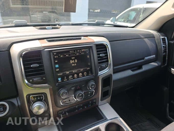2015 Ram 1500 Laramie Crew Cab Medium Bed - miniatura 10