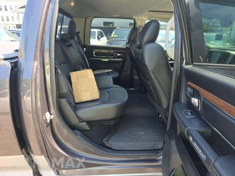 2015 Ram 1500 Laramie Crew Cab Medium Bed - miniatura 16