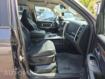 2015 Ram 1500 Laramie Crew Cab Medium Bed - miniatura 18