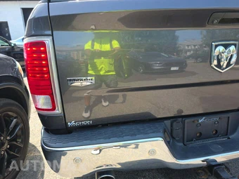 2015 Ram 1500 Laramie Crew Cab Medium Bed - miniatura 23