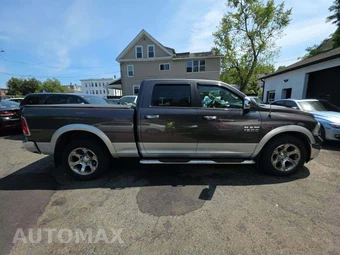 2015 Ram 1500 Laramie Crew Cab Medium Bed - miniatura 4