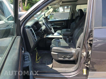 2015 Ram 1500 Laramie Crew Cab Medium Bed - miniatura 6