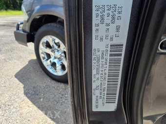 2015 Ram 1500 Laramie Crew Cab Short Bed - miniatura 12