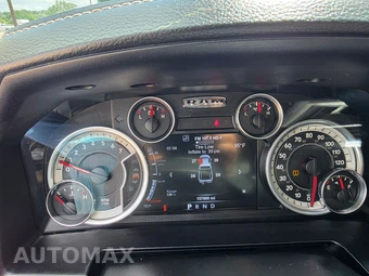 2015 Ram 1500 Laramie Crew Cab Short Bed - miniatura 2