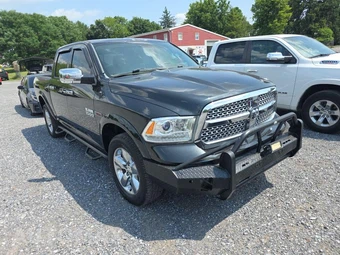 2015 Ram 1500 Laramie Crew Cab Short Bed – miniatura 3