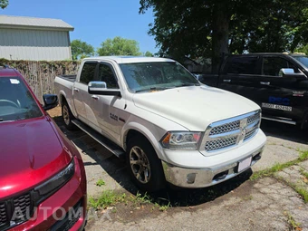 2015 Ram 1500 Laramie Crew Cab Short Bed - miniatura 4