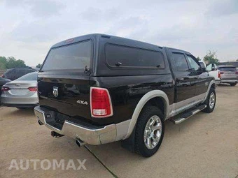 2015 Ram 1500 Laramie Crew Cab Short Bed - miniatura 3