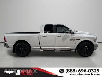 2015 Ram 1500 Laramie Extended Cab Medium Bed - miniatura 3