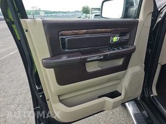 2015 Ram 1500 Laramie Longhorn Crew Cab Medium Bed - miniatura 9