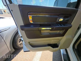 2015 Ram 1500 Laramie Longhorn Crew Cab Short Bed - miniatura 9