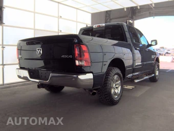 2015 Ram 1500 SLT Extended Cab Medium Bed – miniatura 4
