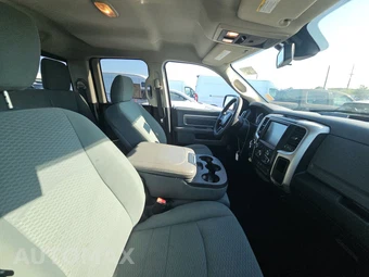 2015 Ram 1500 SLT Extended Cab Medium Bed – miniatura 8