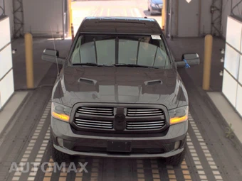 2015 Ram 1500 Sport Crew Cab Short Bed - miniatura 2
