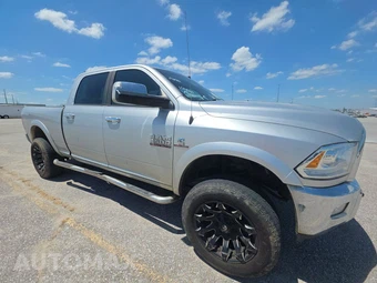2015 Ram 2500 Laramie Crew Cab Medium Bed - miniatura 3