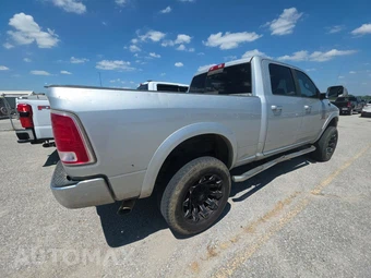 2015 Ram 2500 Laramie Crew Cab Medium Bed - miniatura 4