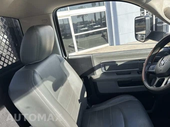 2015 Ram 5500 Cab Chassis Tradesman Regular Cab DRW - miniatura 12