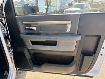 2015 Ram 5500 Cab Chassis Tradesman Regular Cab DRW - miniatura 16