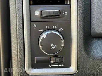 2015 Ram 5500 Cab Chassis Tradesman Regular Cab DRW - miniatura 25