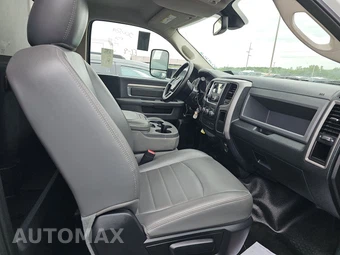 2015 Ram 5500 Cab Chassis Tradesman Regular Cab DRW – miniatura 8