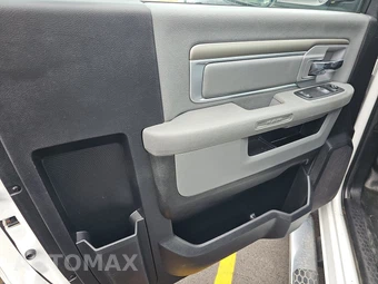2015 Ram 5500 Cab Chassis Tradesman Regular Cab DRW – miniatura 9
