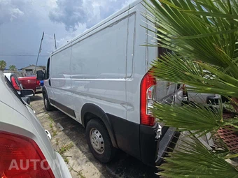 2015 Ram ProMaster 1500 Cargo Van Low Roof 136.0" WB - miniatura 2